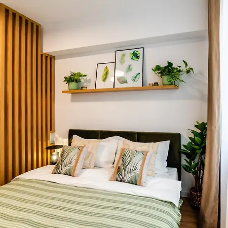 Flora - Nou, Aproape De Plaja, Retreat Pentru Cupluri, Complet Utilat Διαμέρισμα