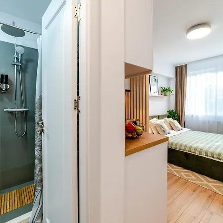 Flora - Nou, Aproape De Plaja, Retreat Pentru Cupluri, Complet Utilat Διαμέρισμα