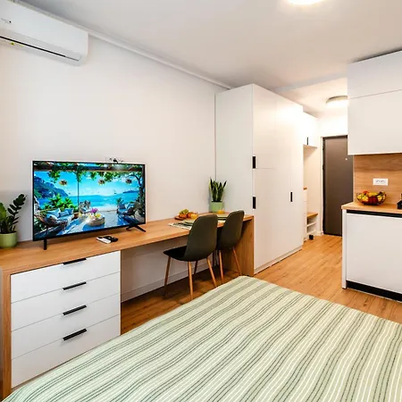 Flora - Nou, Aproape De Plaja, Retreat Pentru Cupluri, Complet Utilat * 康斯坦察